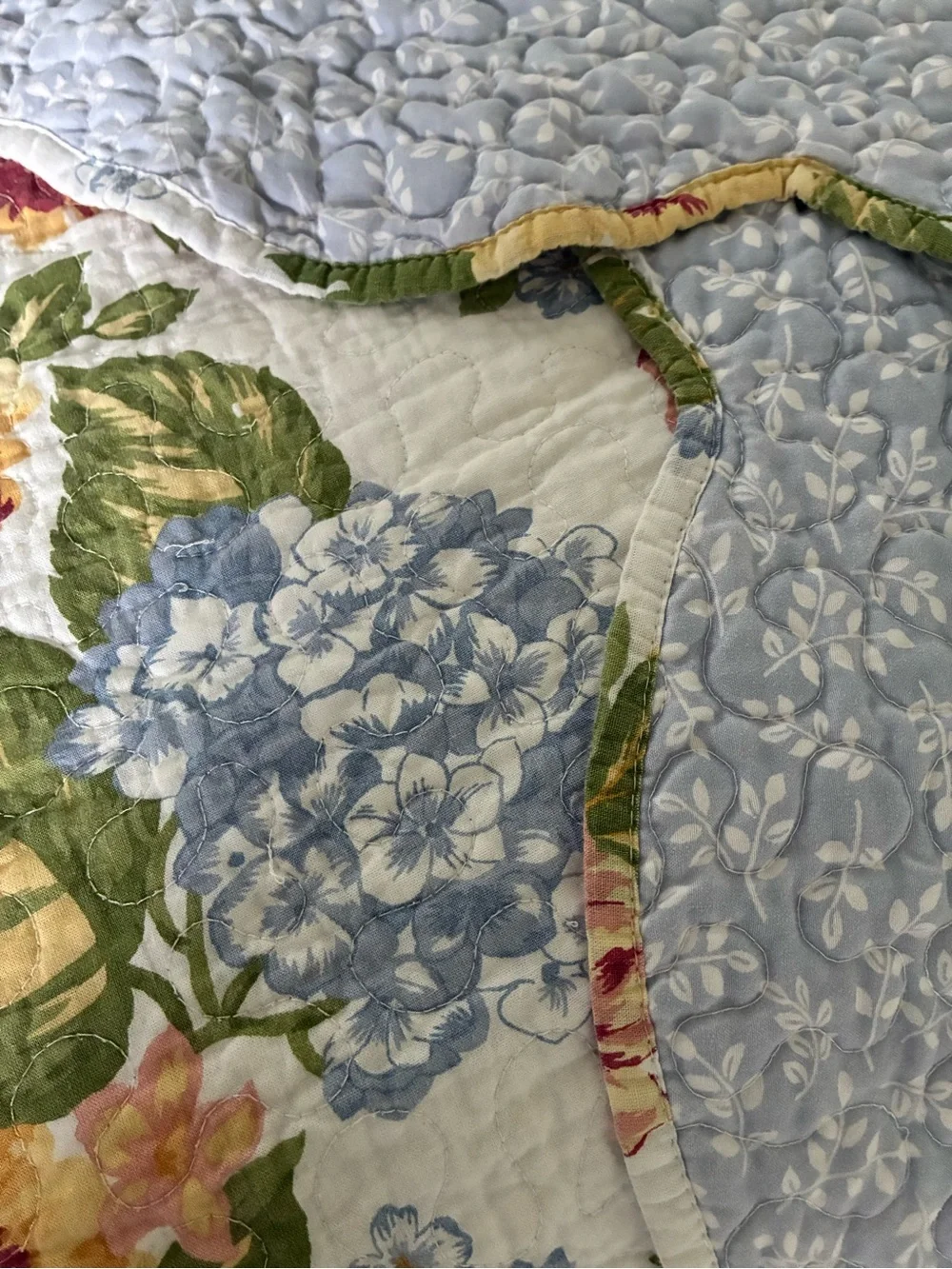 Cotton Floral Quilt Queen Size with 2 Shams Cottage Shabby Chic EUC